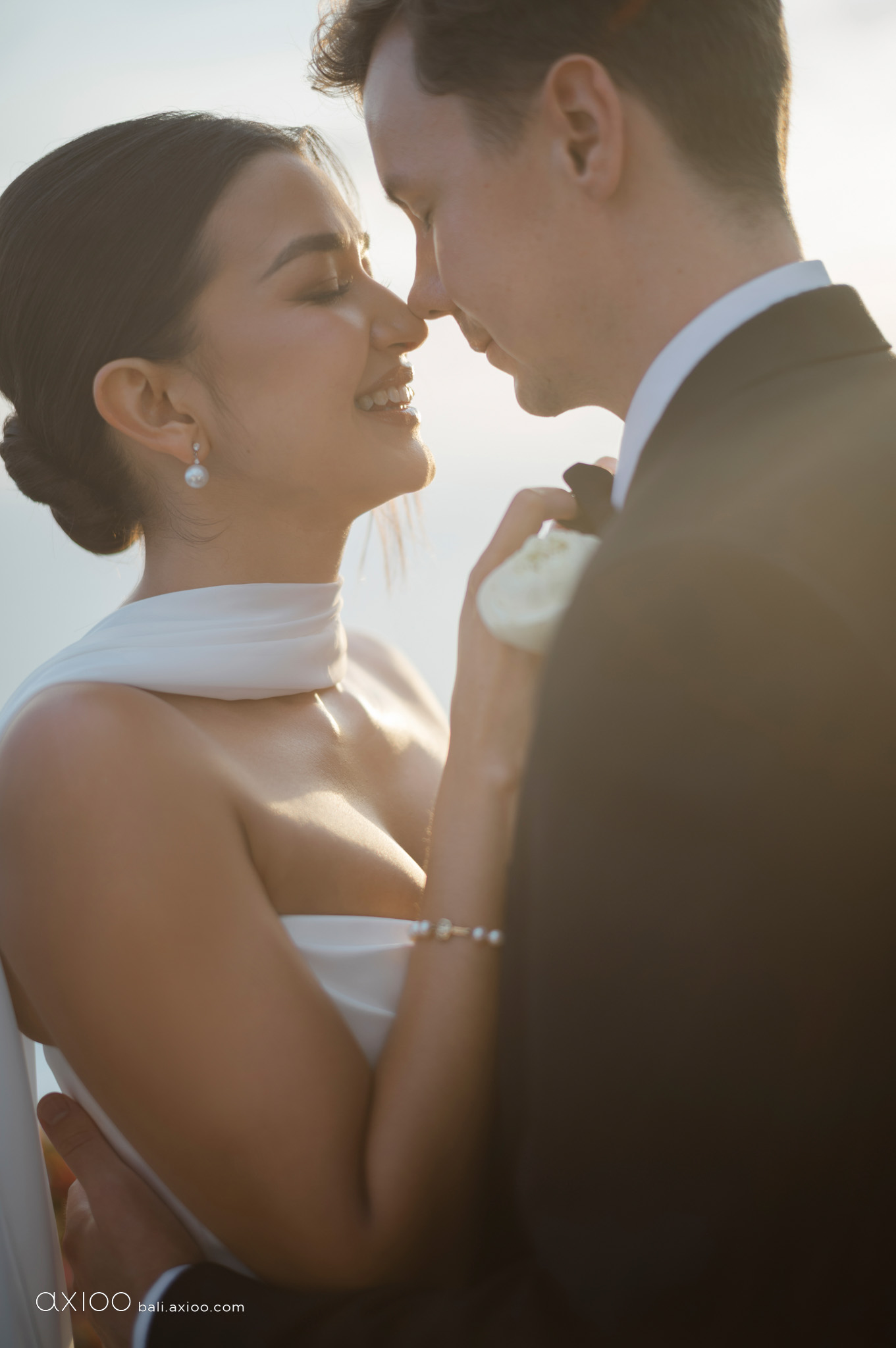 Axioo: In the Spur of the Moment